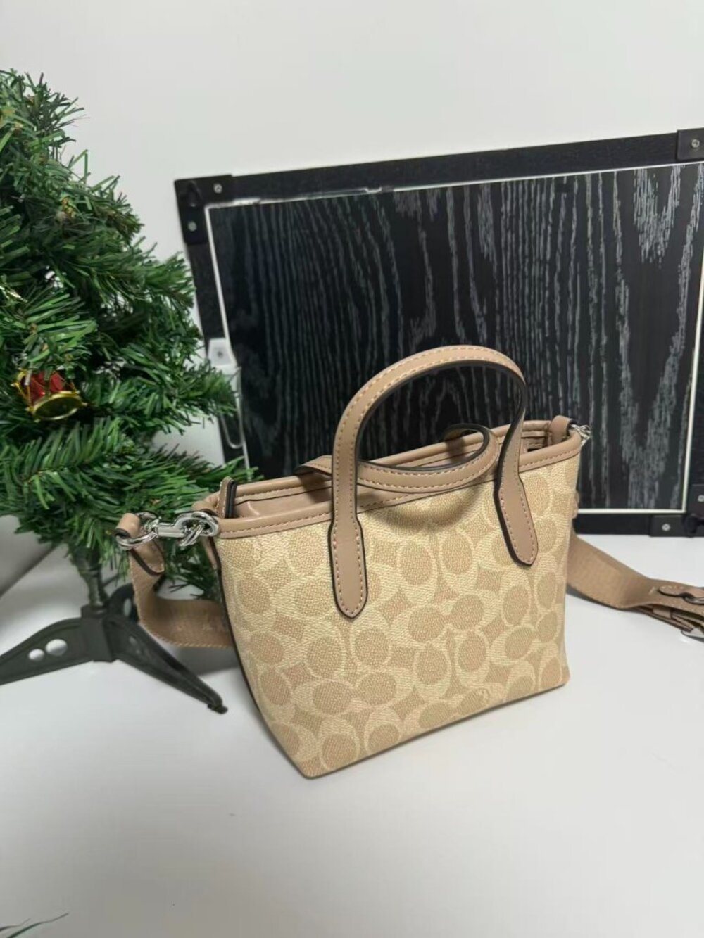 The Coach Tote That Transitions From Work to Weekend✨ - Picture 2 of 5